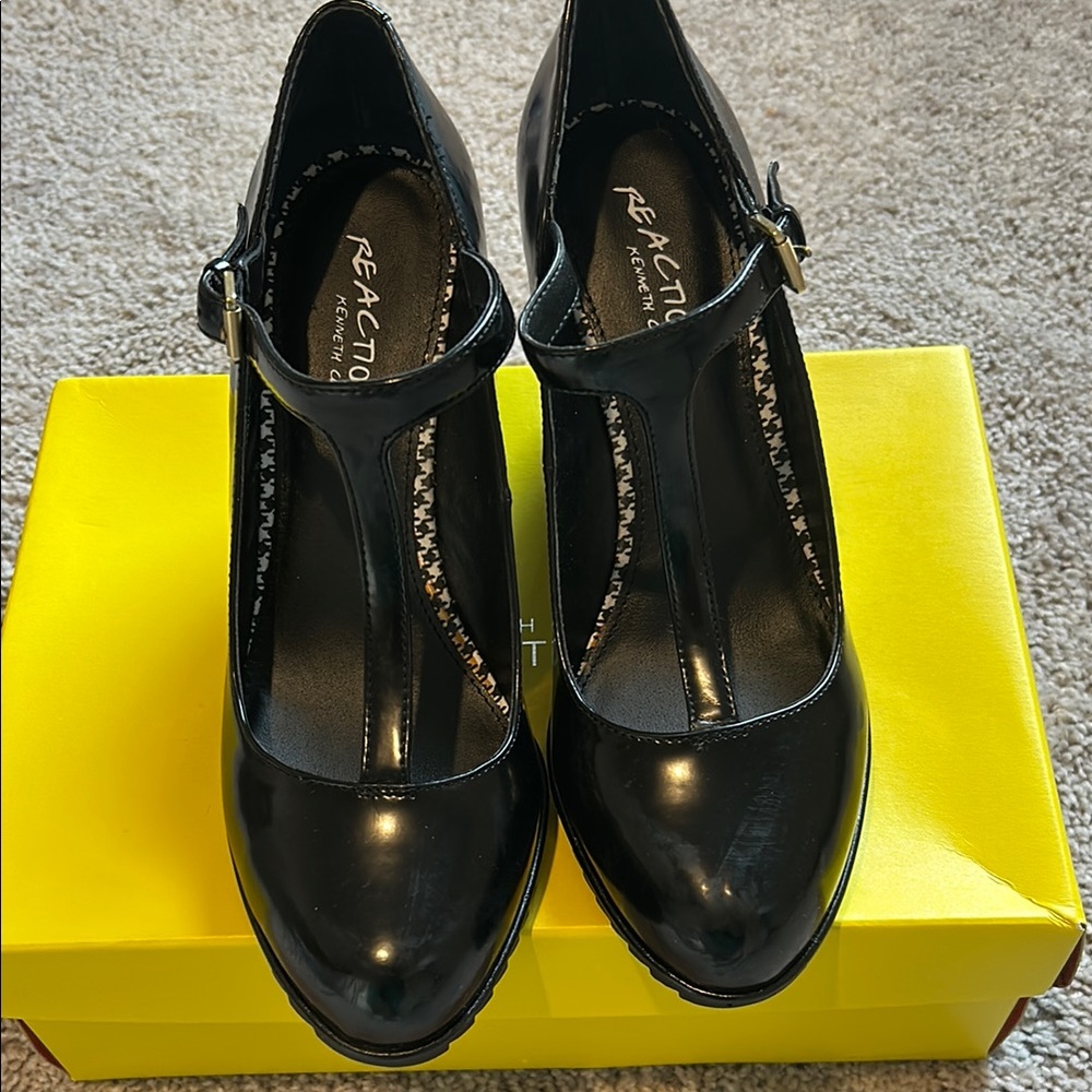 Kenneth Cole Reaction Women's Black T-Strap Shoes